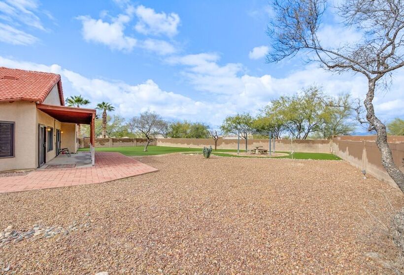 Spacious Tucson Home W/ Yard: 11 Mi To Downtown