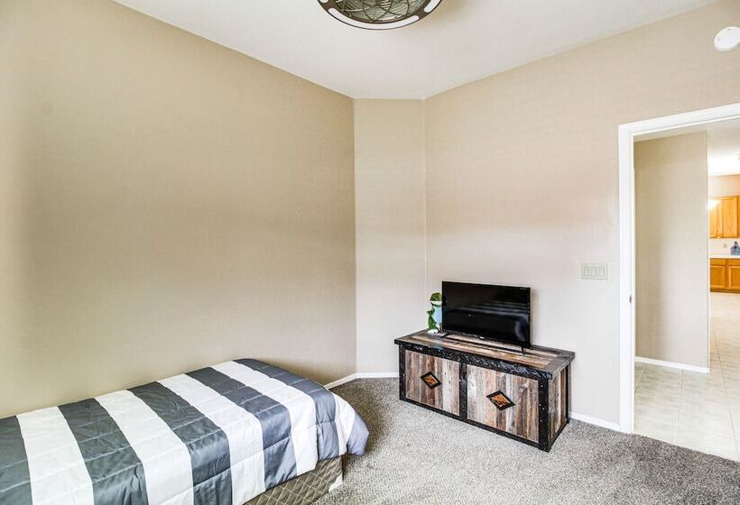 Spacious Tucson Home W/ Yard: 11 Mi To Downtown