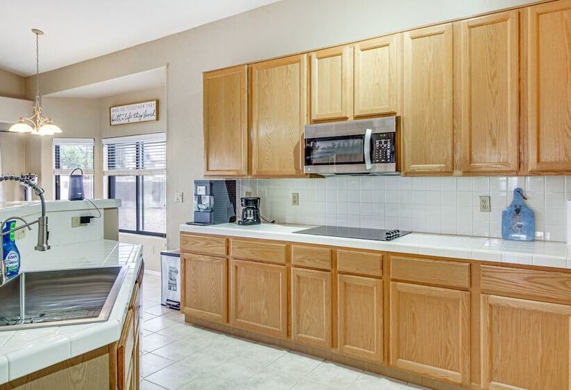 Spacious Tucson Home W/ Yard: 11 Mi To Downtown