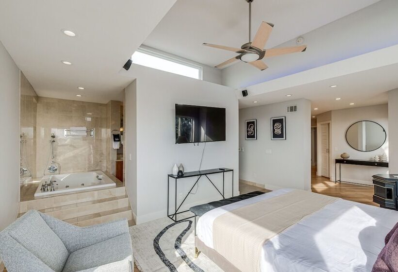 Stunning Del Mar Home W/ Deck: 1 Mi To Beach!