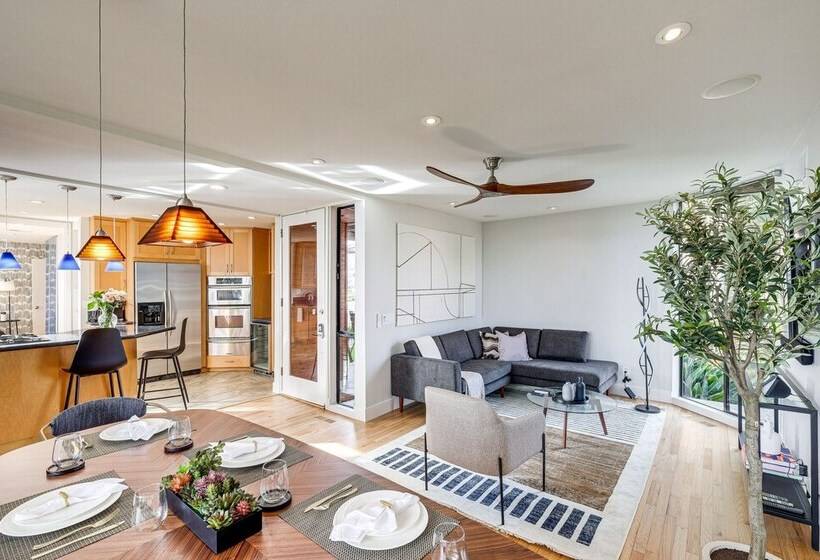 Stunning Del Mar Home W/ Deck: 1 Mi To Beach!