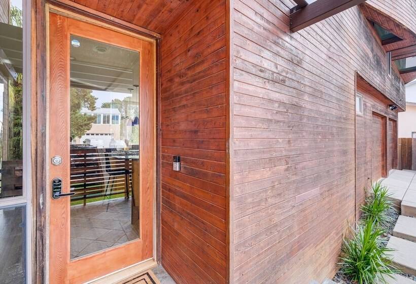 Stunning Del Mar Home W/ Deck: 1 Mi To Beach!