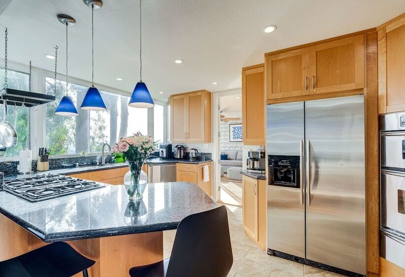 Stunning Del Mar Home W/ Deck: 1 Mi To Beach!