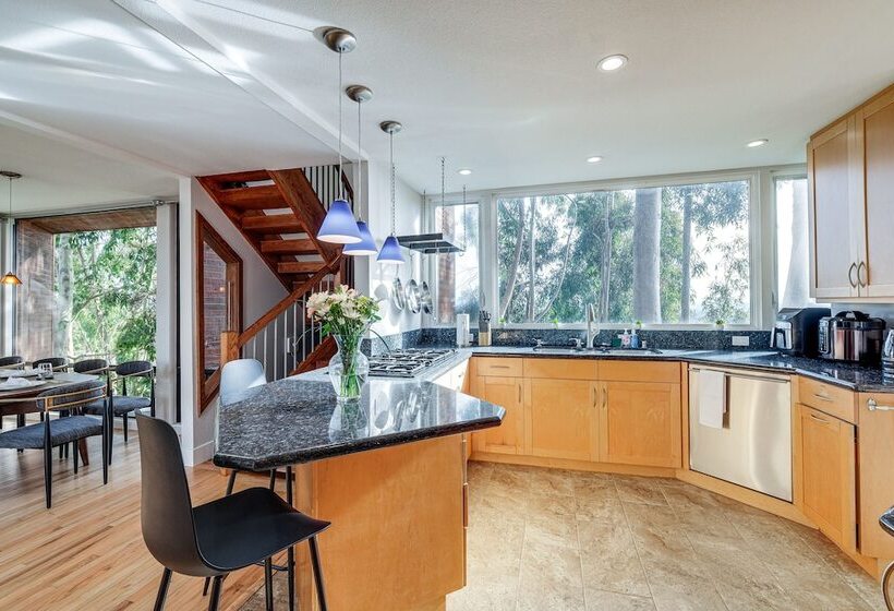 Stunning Del Mar Home W/ Deck: 1 Mi To Beach!