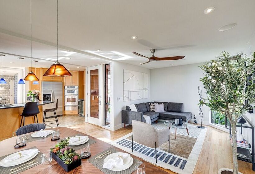 Stunning Del Mar Home W/ Deck: 1 Mi To Beach!