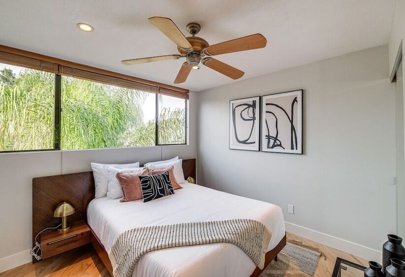 Stunning Del Mar Home W/ Deck: 1 Mi To Beach!