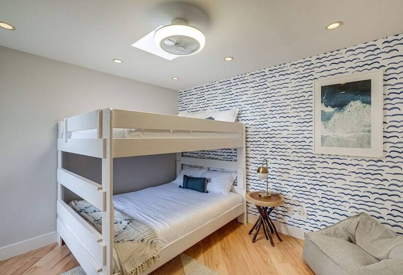 Stunning Del Mar Home W/ Deck: 1 Mi To Beach!