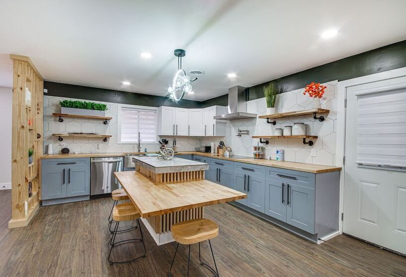 Stunning Jackson Home ~ 2 Mi To Downtown!