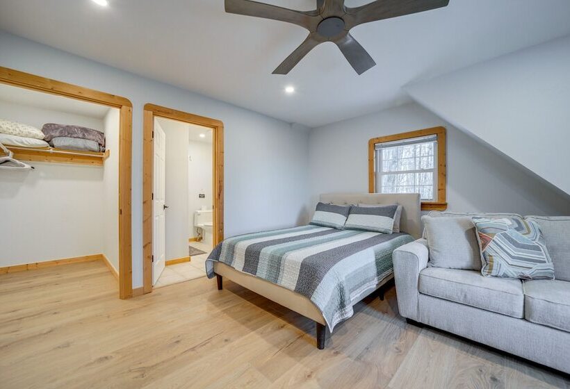 Stunning Waynesville Cabin W/ Hot Tub + Decks!