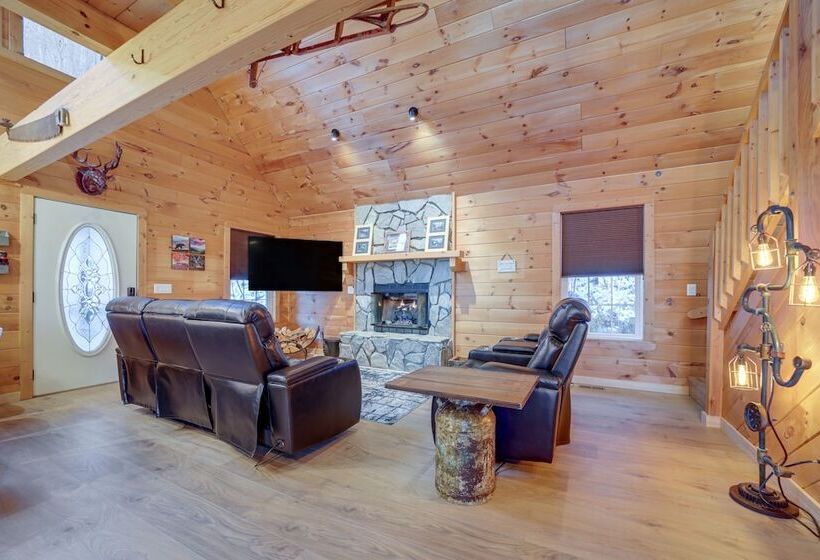 Stunning Waynesville Cabin W/ Hot Tub + Decks!