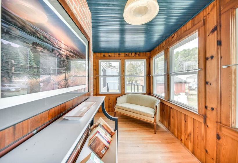 Virginia Retreat W/ Porch & Grill, Near Beaches!