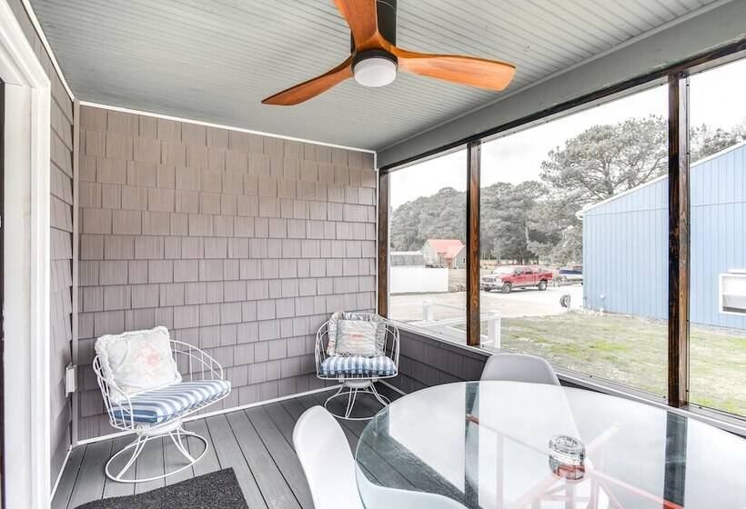 Virginia Retreat W/ Porch & Grill, Near Beaches!