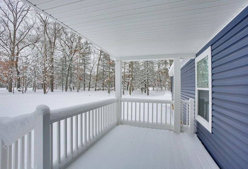 Wellston Home W/ Private Hot Tub + Fire Pit!