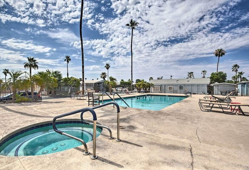 Yuma Home W/ Fire Pit & Outdoor Community Pool!