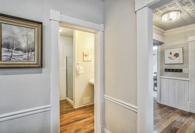 1br Quiet Neighborhood & Nearby Parks