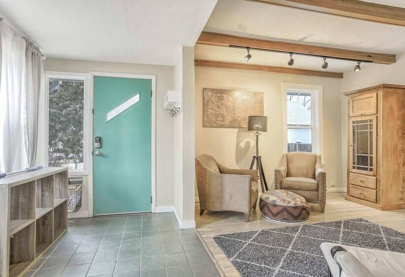 2br Central Location Big Backyard & Dog Friendly!