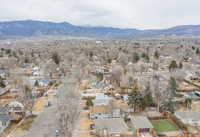 2br Central Location Big Backyard & Dog Friendly!