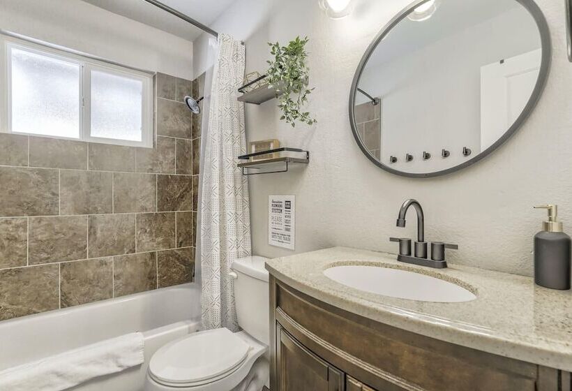 3bdfamily Retreat Near Cos Airport & Fort Carson