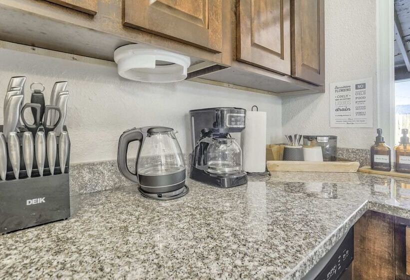 3bdfamily Retreat Near Cos Airport & Fort Carson