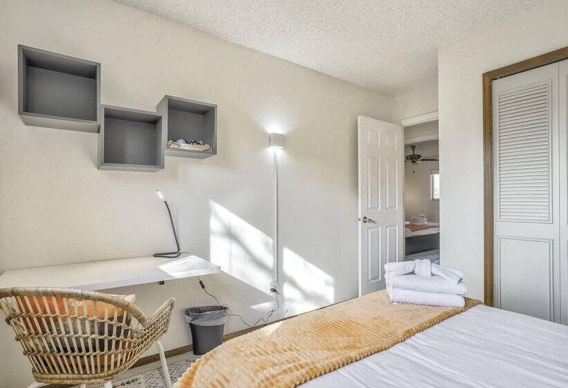 4br Central Location & Near Parks!