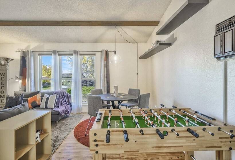 4br Central Location & Near Parks!