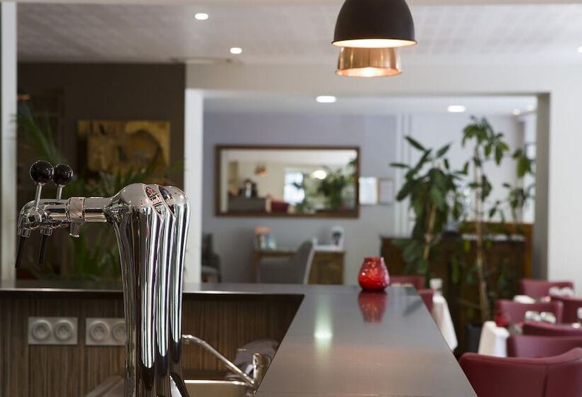 Отель Hôtel Arène