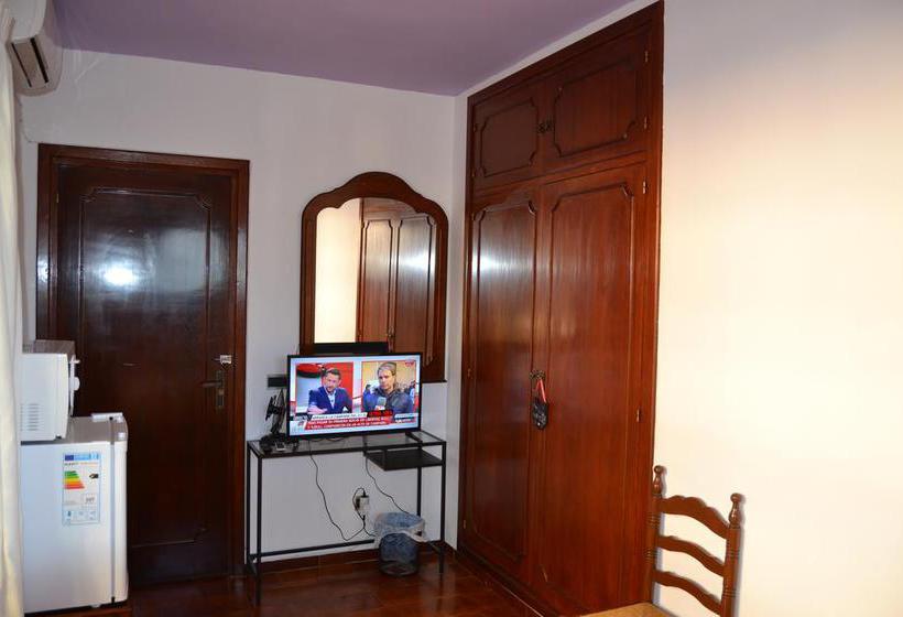 تختخواب و صبحانه Pensión Villa Adria