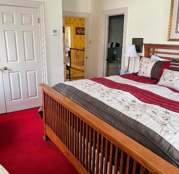 Bed and Breakfast The Virginia Cliffe Inn