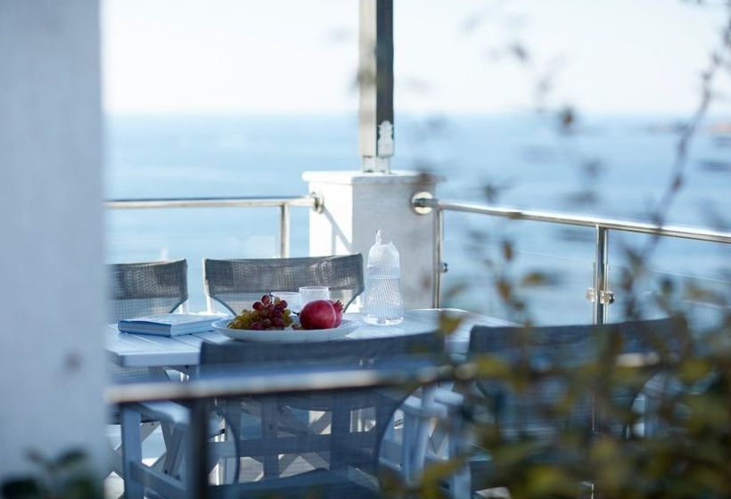 Eleia Seafront Suites & Villas