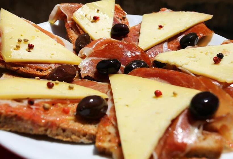 Embat Alberg Juvenil   Hostel