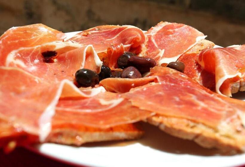 Embat Alberg Juvenil   Hostel