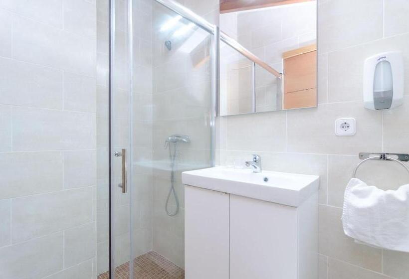 Embat Alberg Juvenil   Hostel