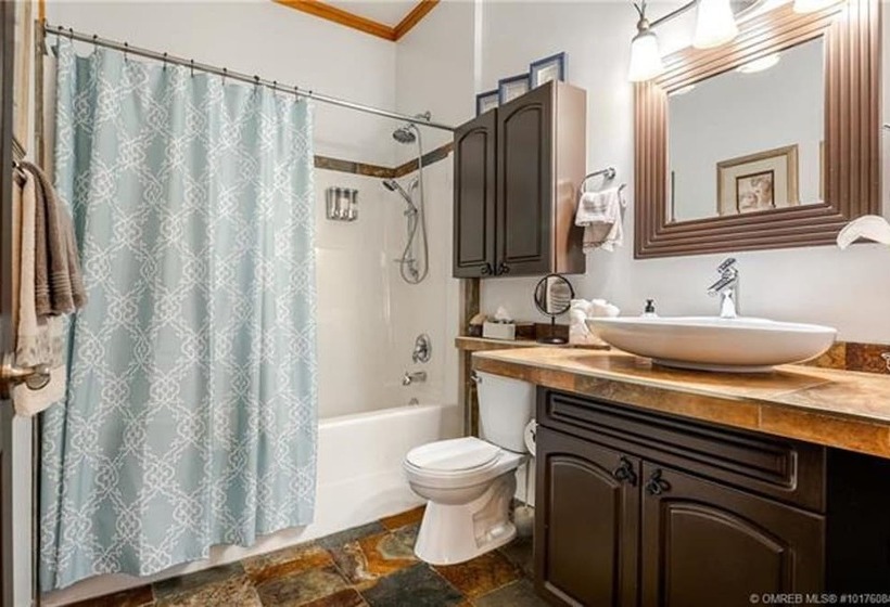 Отель A Okanagan Lakeview Inn