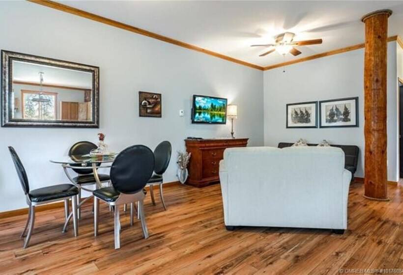 Отель A Okanagan Lakeview Inn