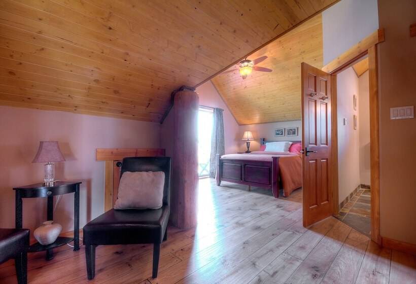 Отель A Okanagan Lakeview Inn