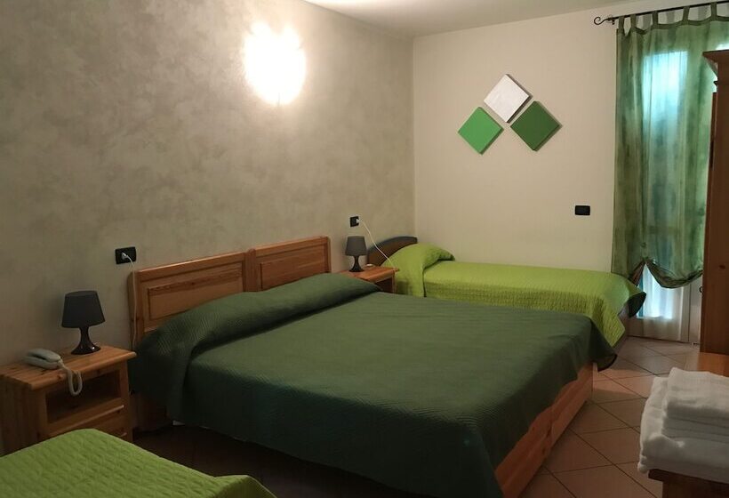 ホテル Albergo Quattro Pini