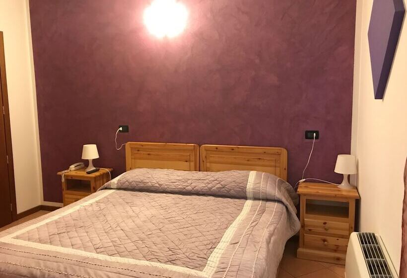 ホテル Albergo Quattro Pini