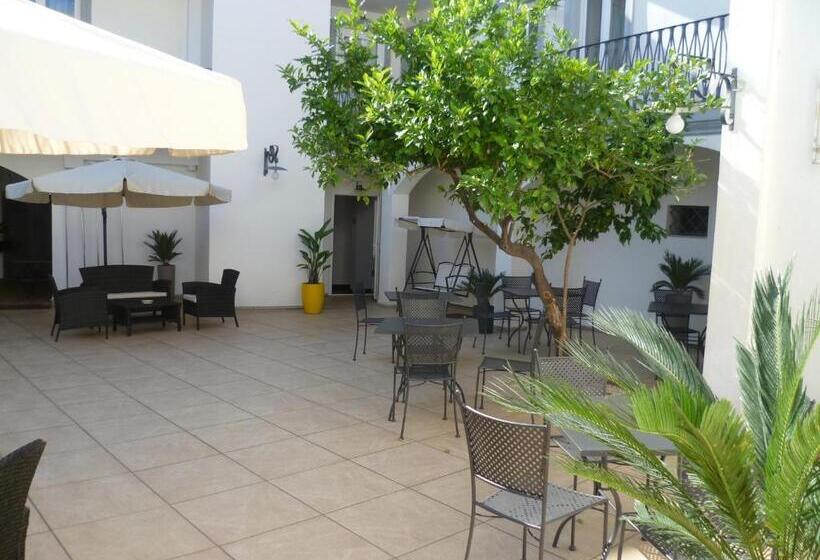 בית מלון כפרי Albergo Residenziale La Corte