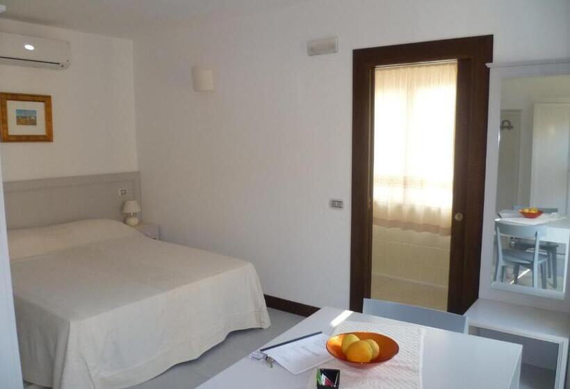 בית מלון כפרי Albergo Residenziale La Corte