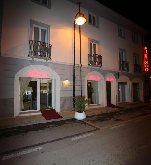 בית מלון כפרי Albergo Residenziale La Corte