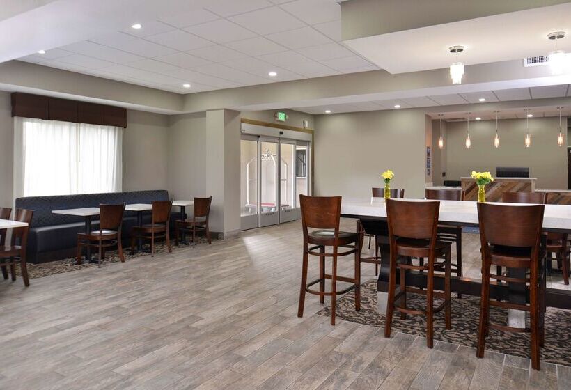 فندق Americas Best Value Inn & Suites