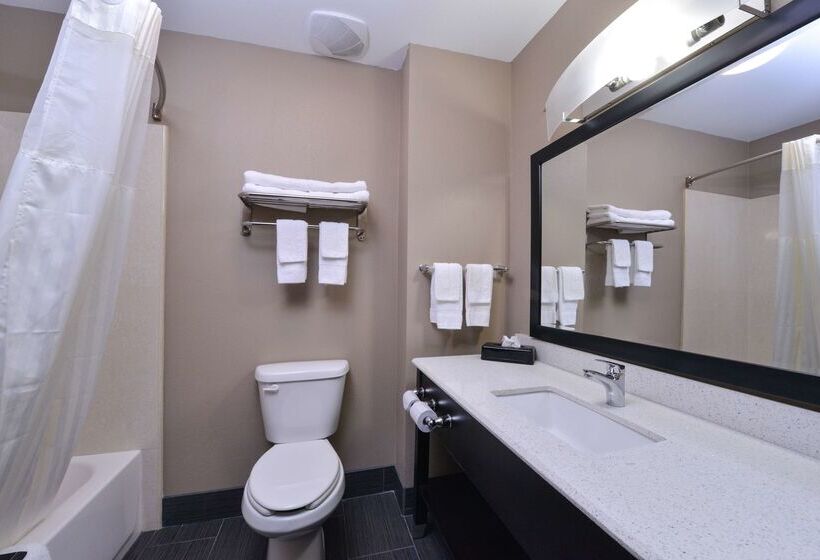 فندق Americas Best Value Inn & Suites