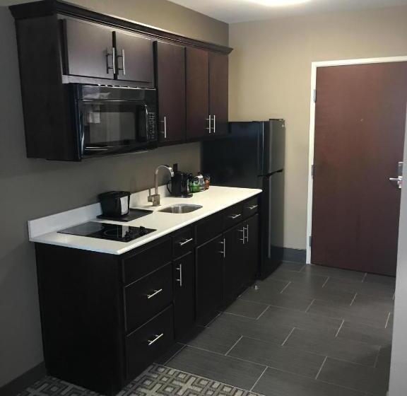 فندق Americas Best Value Inn & Suites