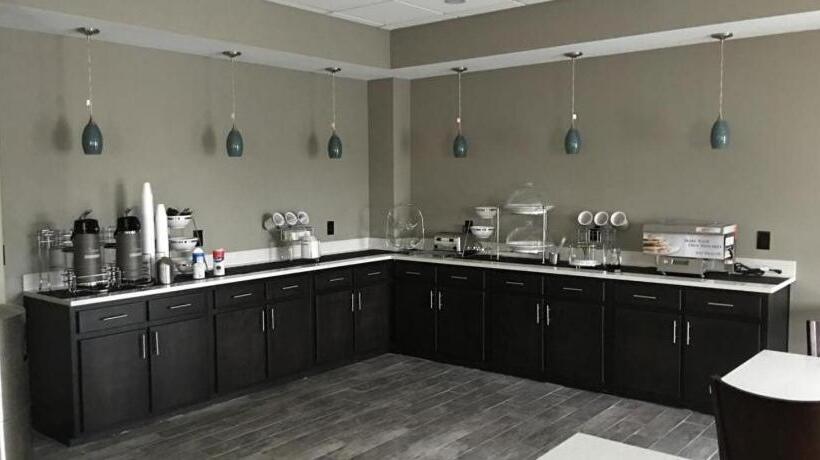 فندق Americas Best Value Inn & Suites