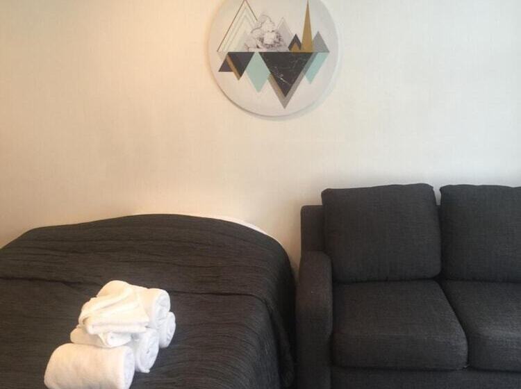 Отель Baden Lodge