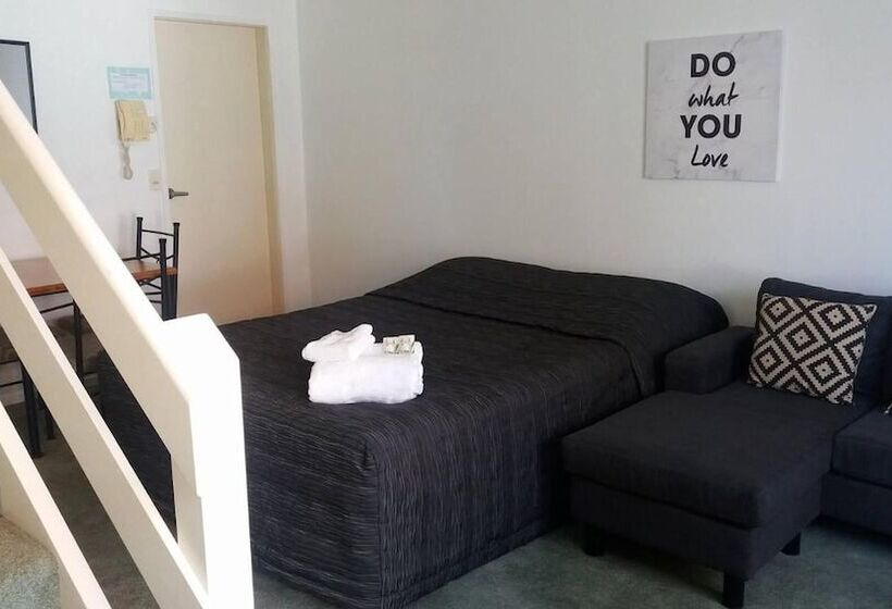 Отель Baden Lodge