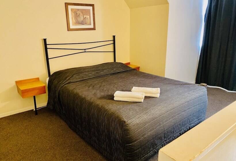 Отель Baden Lodge