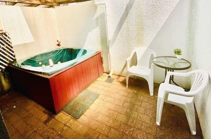 Отель Baden Lodge