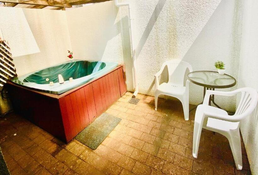 Отель Baden Lodge