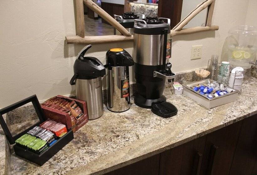 בית מלון כפרי Cedar Creek Lodge & Conference Center